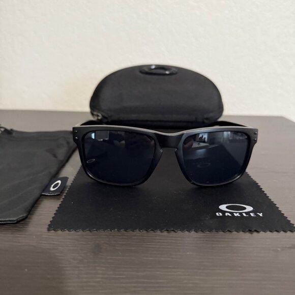 OO9102 Oakley Holbrook Black Matte - Picture 4 of 8
